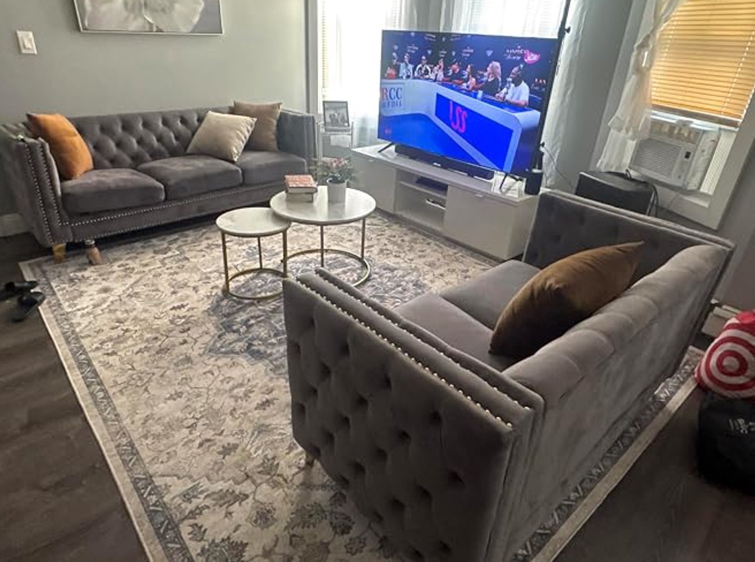STILVORA Chesterfield Bank 204,4 bij 77,4 bij 73,6 cm - 2-Zits met Knopen en Goudkleurige Poten - Voor Woonkamer en Kantoor - Fluweel - Grijs