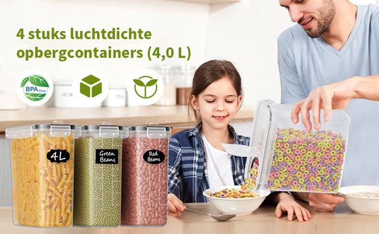 Een vader en dochter in de keuken. Op de voorgrond staan vier voorraadcontainers met pasta, groene bonen, rode bonen en cashewnoten. Vader schenkt ontbijtgranen uit een container in een kom.