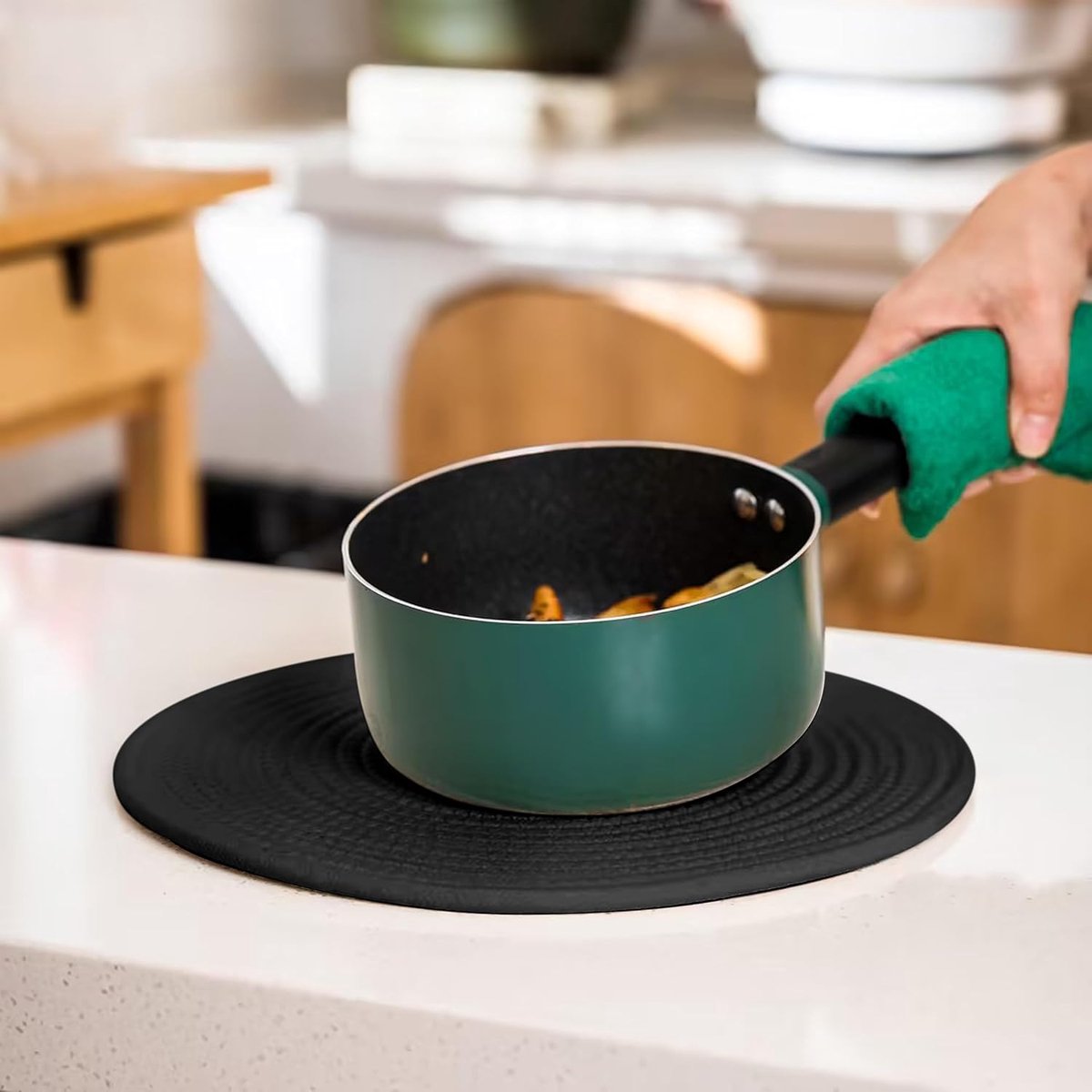 Placemats van 33 cm met gevlochten touwontwerp - antislip, hittebestendig en perfect voor het verhogen van uw tafeldecoratie - Set van 4 met houder inbegrepen (33 cm, zwart)