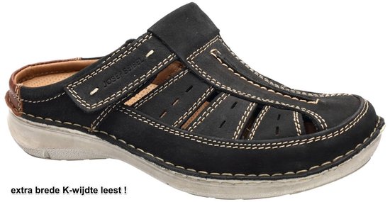 Zwarte Josef Seibel slipper met leren bandjes, crèmekleurige stiksels en klittenbandsluiting. 'extra brede K-wijdte leest!'