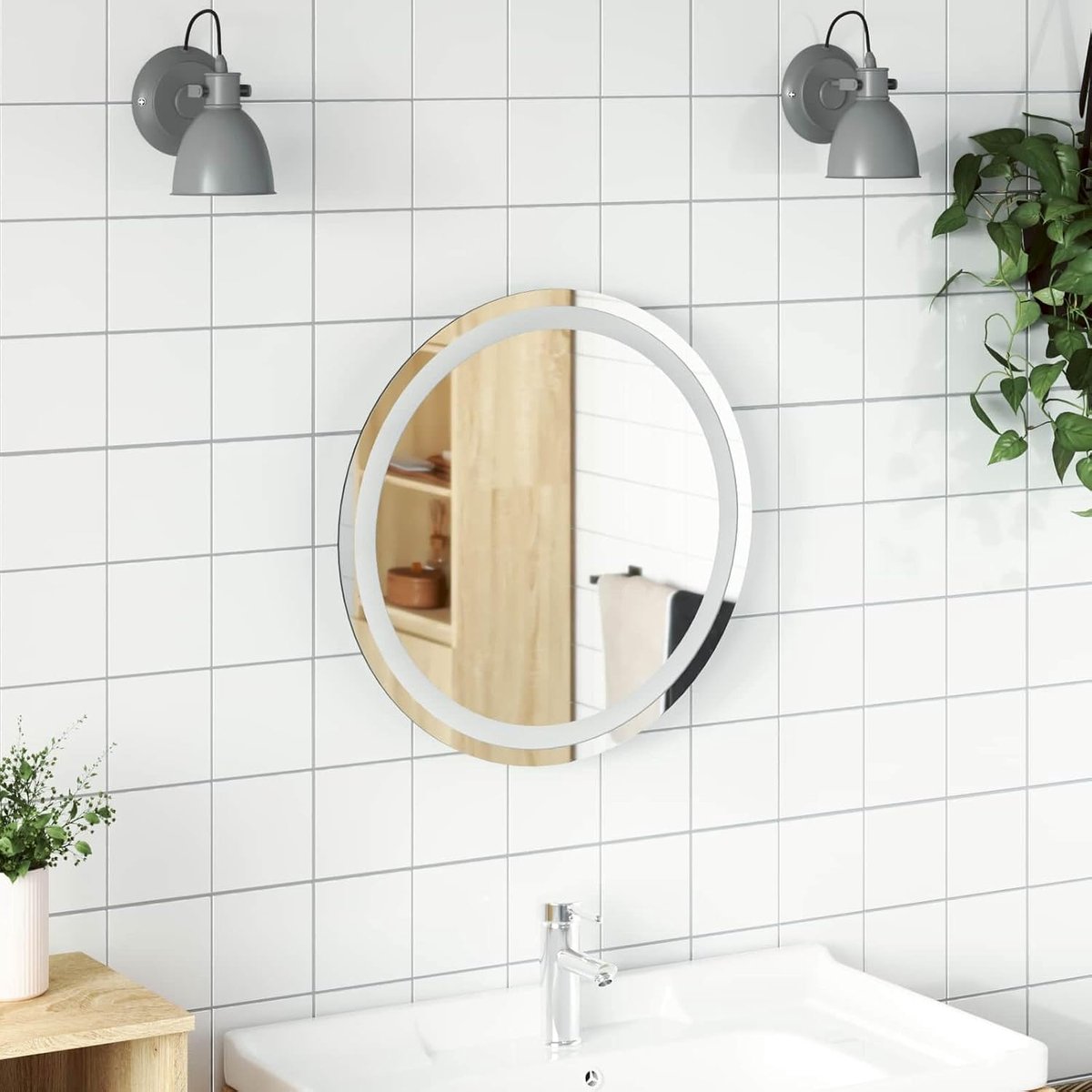 Wandgemonteerde spiegel met gehard glas