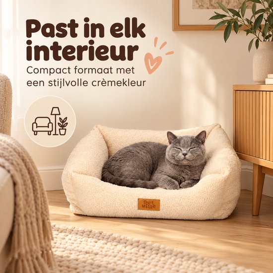 Grijze kat in stijlvolle crème-kleurige Petville-mand. Tekst: Past in elk interieur dankzij het compacte formaat.