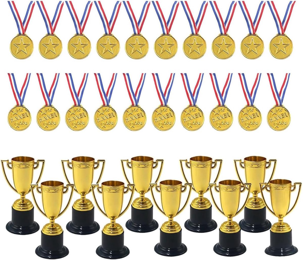 Trofeeënbekers en medailles, 10 stuks trofeeën met 10 stuks medailles, voor wedstrijden, sportevenementen, ceremonies, feesten en vieringen