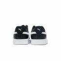 Achterkant van zwarte Puma Smash sneakers met witte Puma-streep en logo op de hiel.