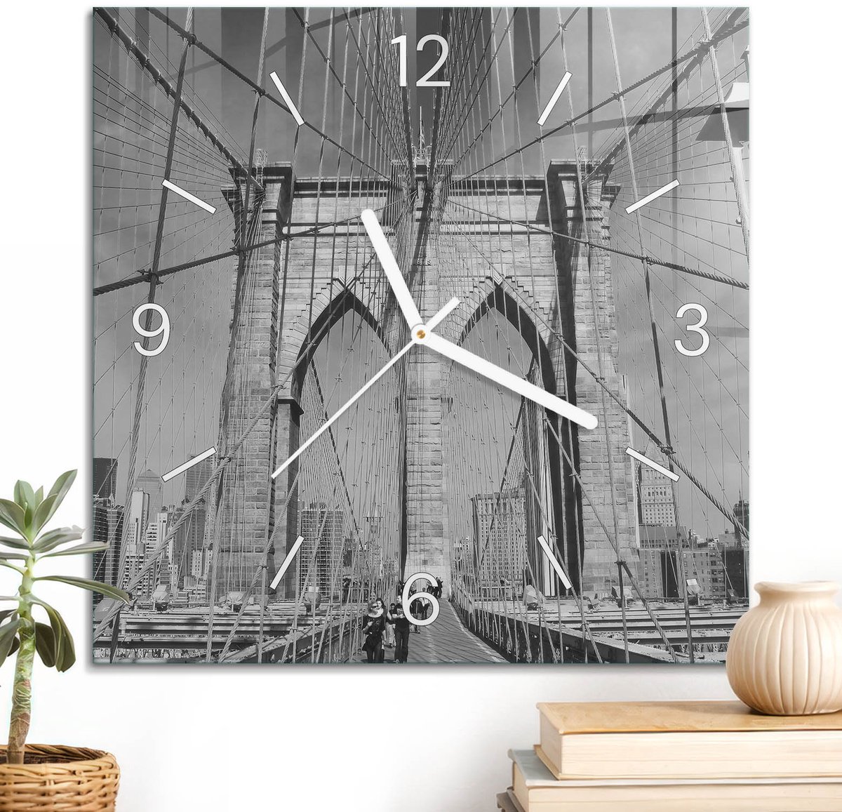 ArtPrintCave Zwart-wit Glazen Klok - 30x30 cm - Wandklok Vierkant - Stadsbrug Stille Wandklok - Steden Wandklok Keuken - Witte Klokwijzers
