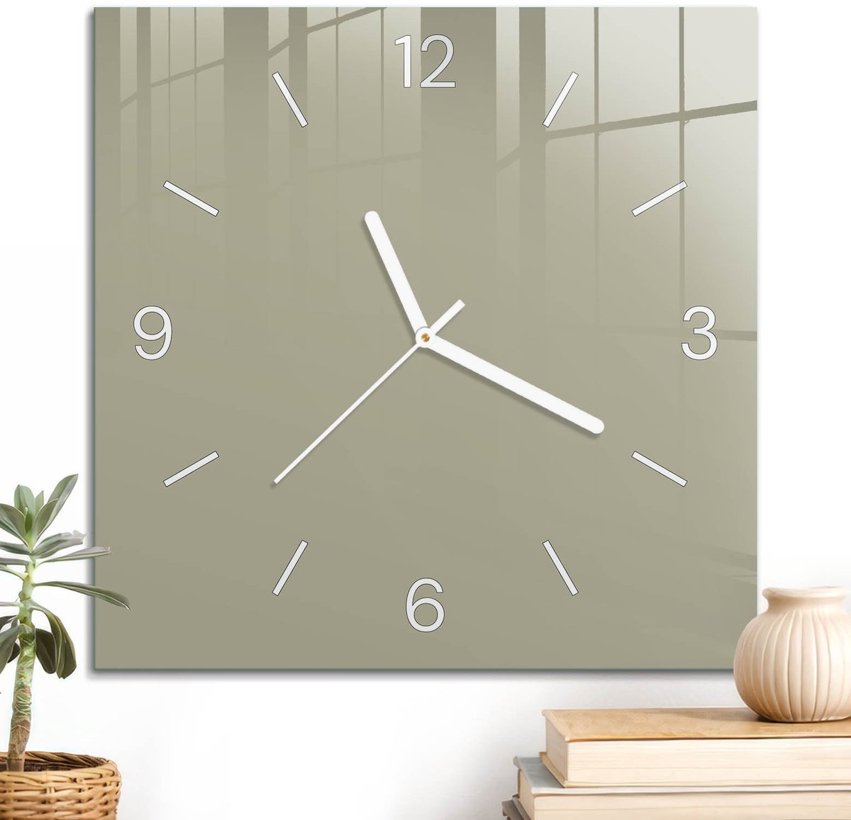 ArtPrintCave Romig Glazen Klok - 30x30 cm - Wandklok Vierkant - Donkere Crème Stille Wandklok - Abstractie Wandklok Keuken - Witte Klokwijzers