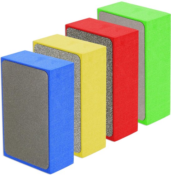 Vier rechthoekige diamantschuurblokken in blauw, geel, rood en groen op een rij.