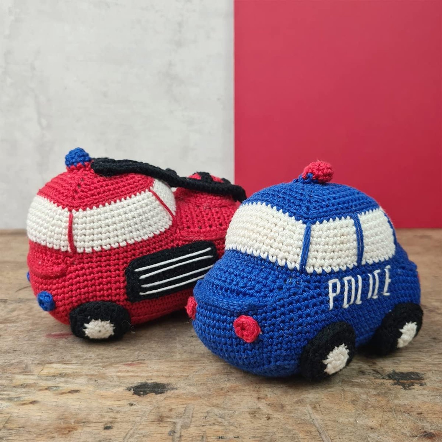 Haakpakket haakset om zelf te maken met handleiding en materiaal voor politiewagens, ca. 14 cm
