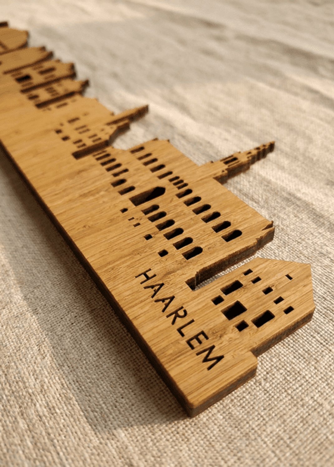 Houten Skyline Haarlem | Wanddecoratie voor aan de muur | Bamboe | 70 x 14 cm