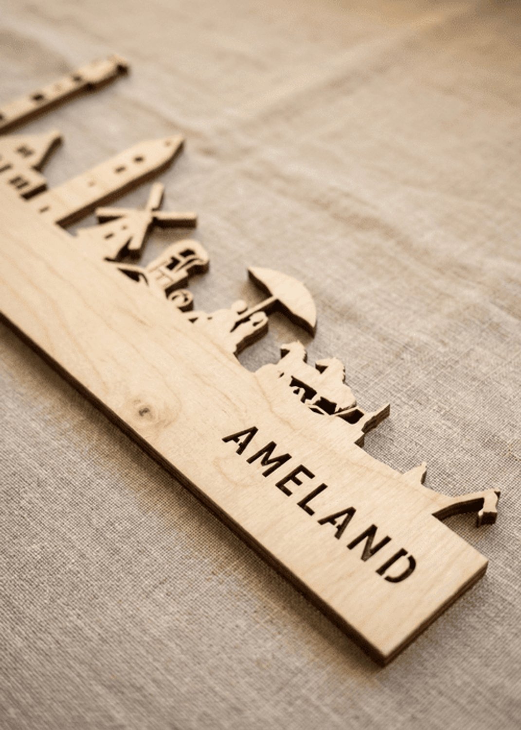 Houten Skyline Ameland | Wanddecoratie voor aan de muur | Berken | 100 x 20 cm