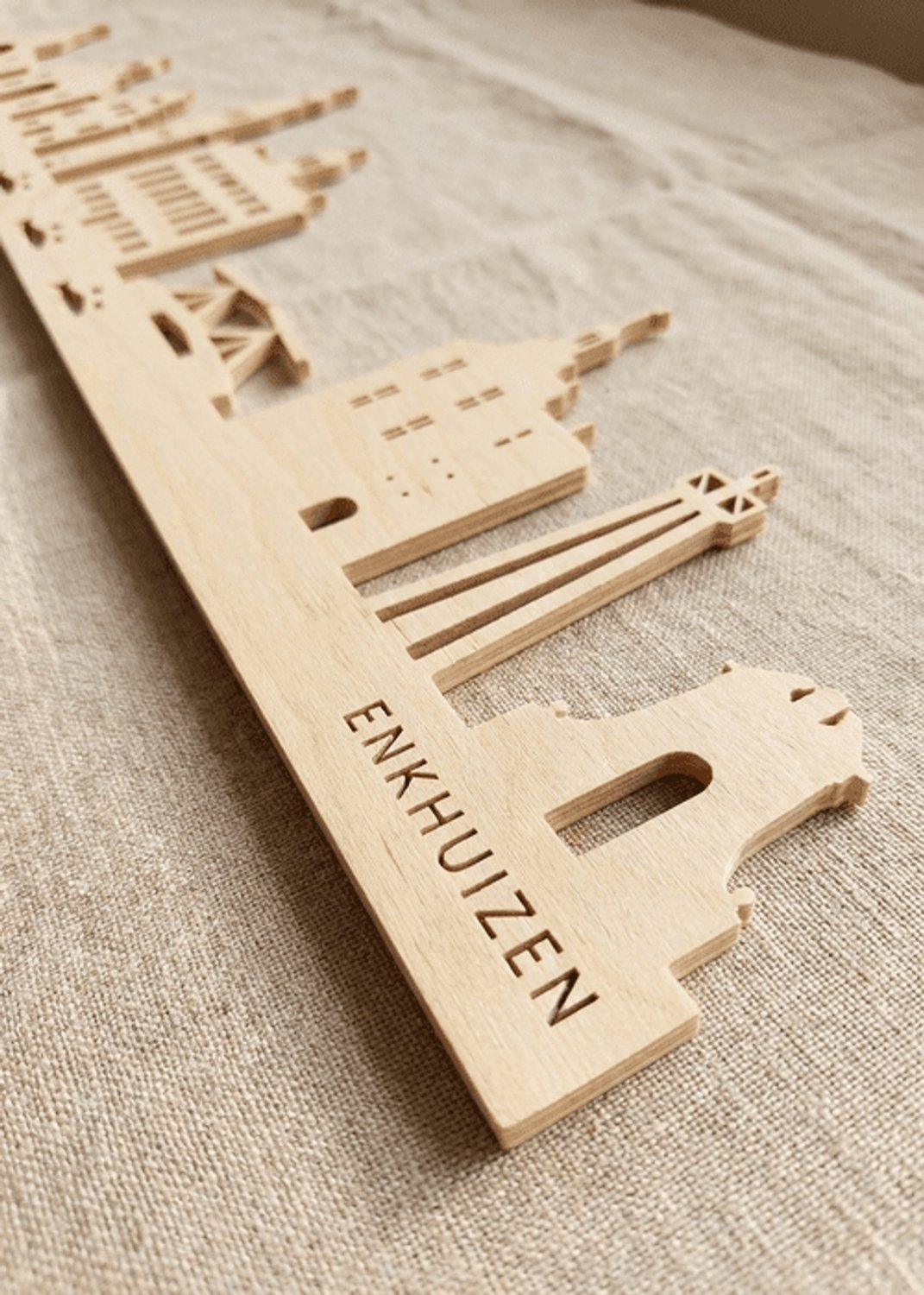 Houten Skyline Enkhuizen | Wanddecoratie voor aan de muur | Berken | 100 x 21 cm