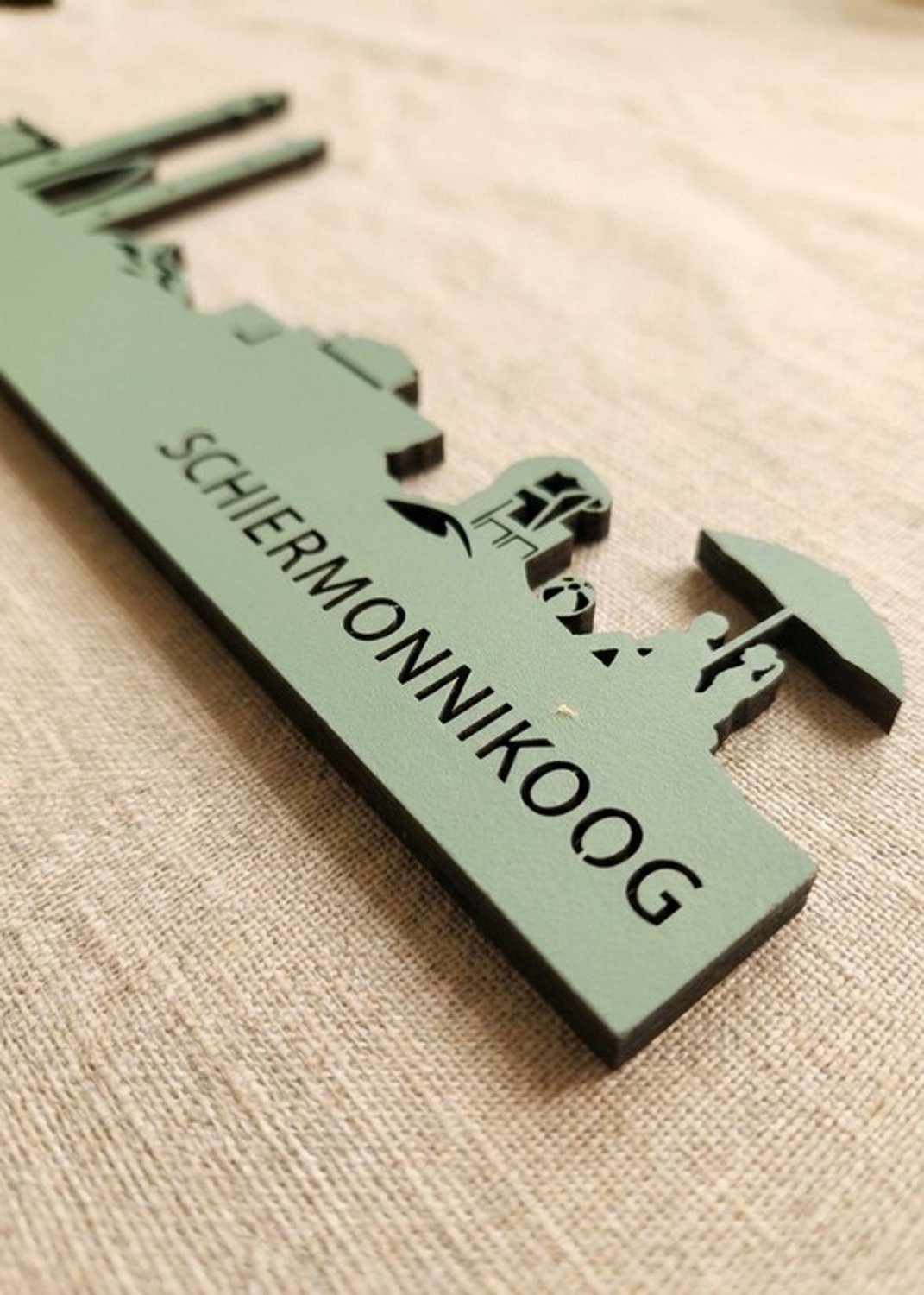 Houten Skyline Schiermonnikoog | Wanddecoratie voor aan de muur | Groen MDF | 100 x 20 cm