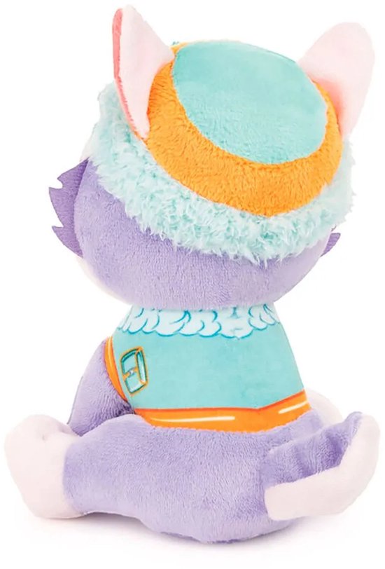 Achteraanzicht van een pluche Everest-knuffel met een mintgroene en oranje muts en een blauw uniform.
