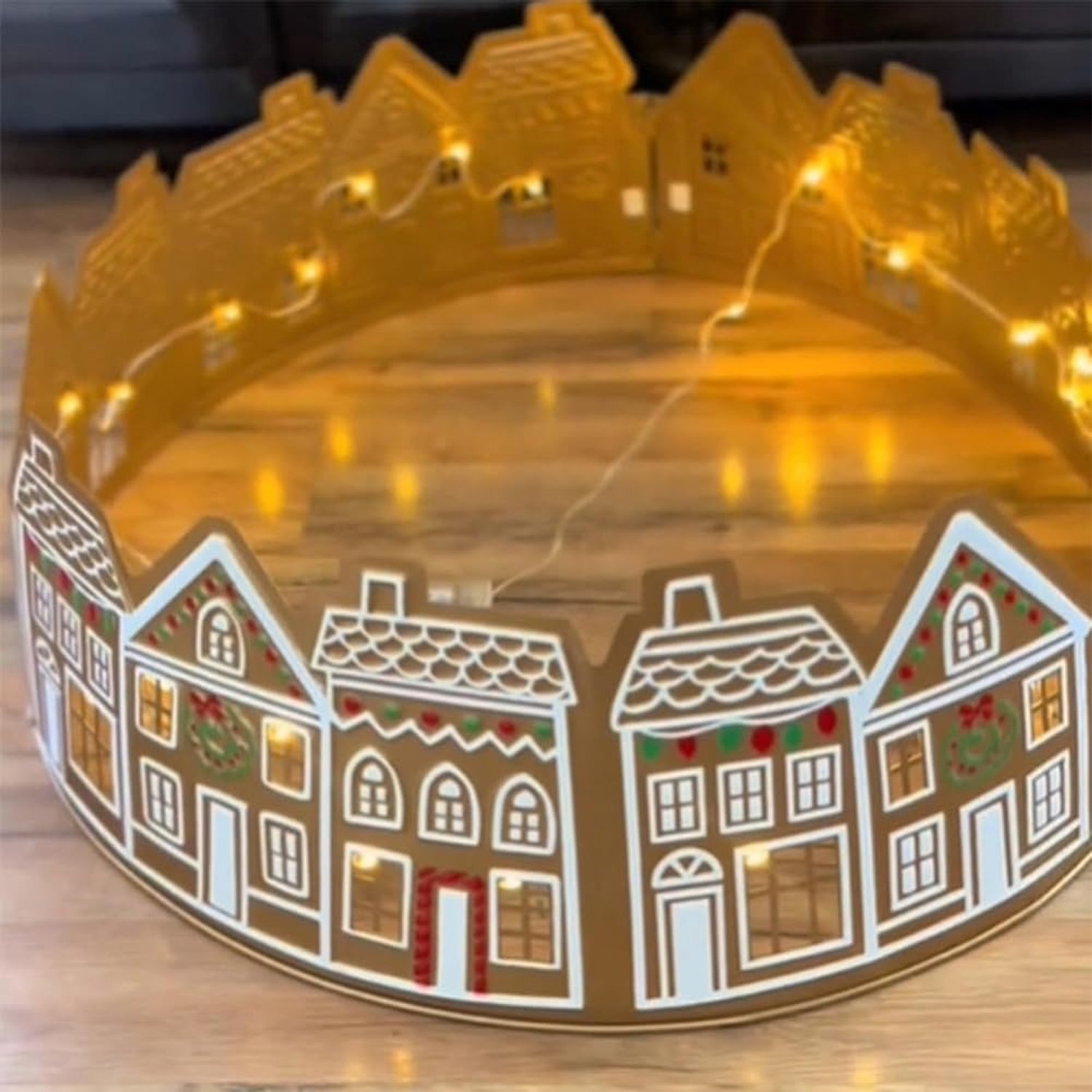 Kerstboomkraag met peperkoekhuis-design - LED-verlichting - 26 inch (ca. 66 cm) - Verlichte kerstboomrok - Afdekking voor kerstboomvoet - Decoratie voor smalle kerstboom - LED-bodemafdekking voor kerstboom – foto 5