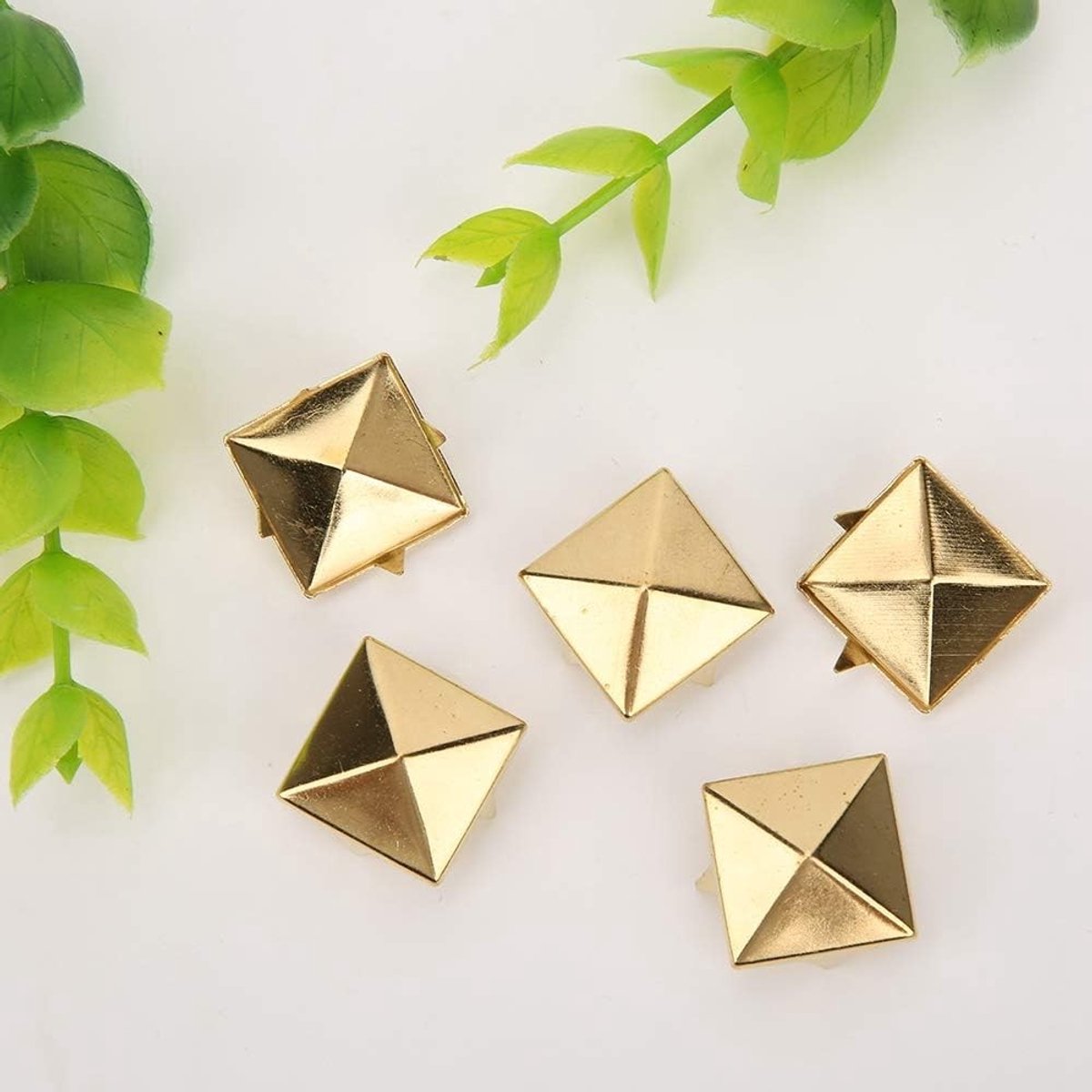 100 stuks vierkante piramide punknieten met 4 klauwen voor handwerk, kleding en accessoires - 10 mm metalen studs voor armbanden, schoenen en tassen