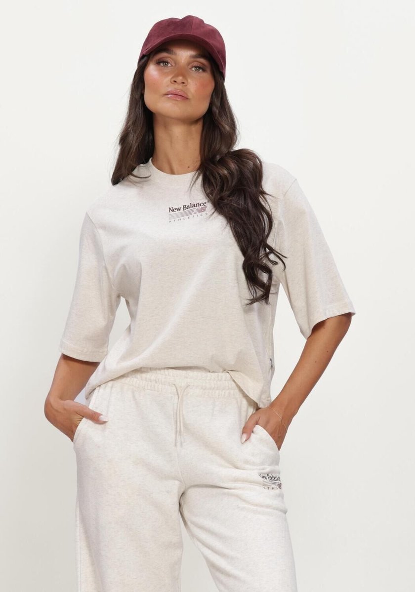 New Balance Trackside Relaxed T-shirt Tops & T-shirts Dames Shirt Ecru Creme