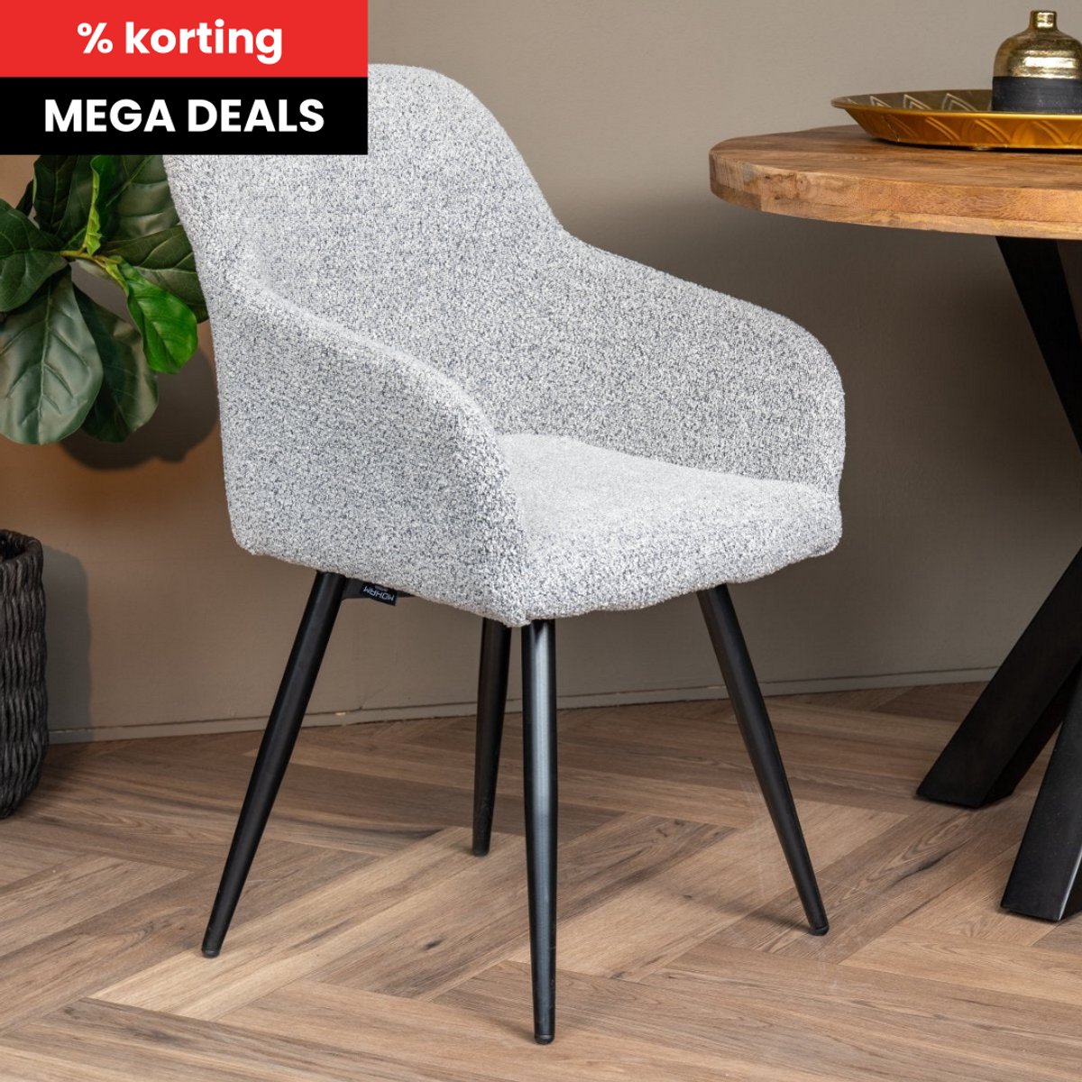 Eetkamerstoel Amiens Beige Bouclé stof met zwart onderstel Mahom