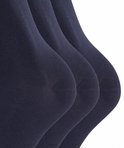 Drie paar donkerblauwe katoenen sokken van FALKE, overlappend geplaatst.