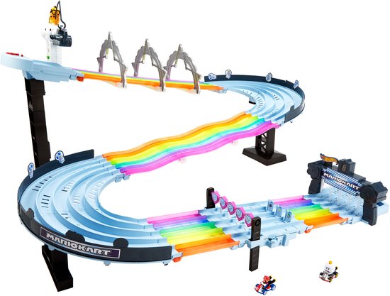 Hot Wheels Mario Kart Rainbow Road raceset met verhoogde regenboogbaan, startlijn en Mario en King Boo speelgoedauto's.