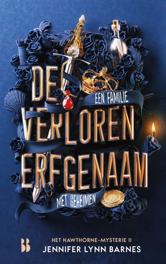 Boekomslag: Goudkleurige letters met 'DE VERLOREN ERFGENAAM MET GEHEIMEN' op een donkerblauwe achtergrond met gouden kroon, rode edelsteen en zwarte rozen.