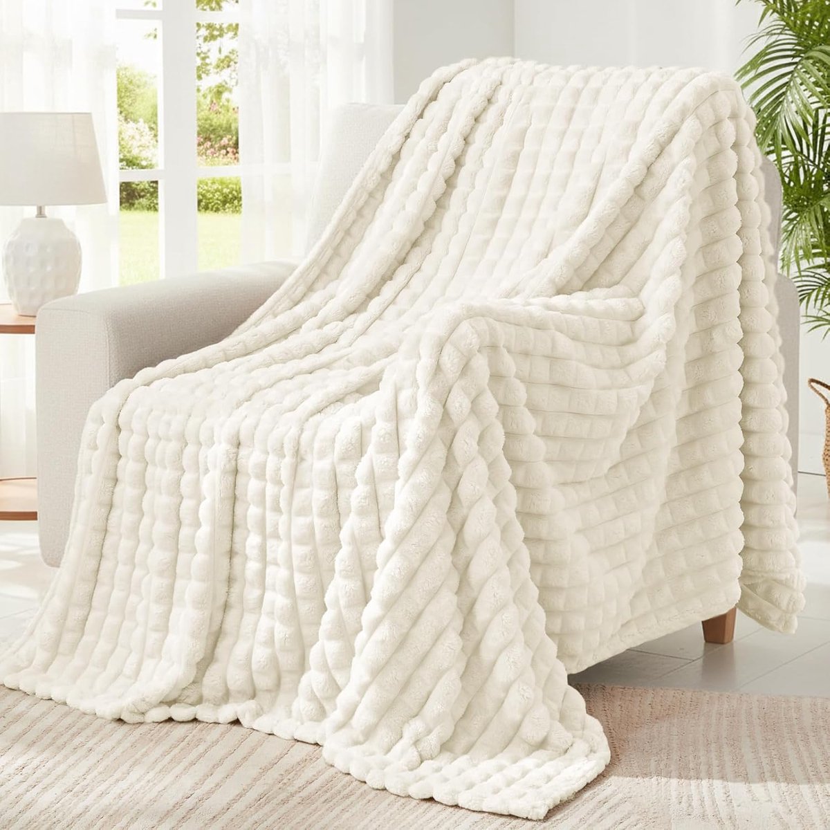 Geruite Decoratieve Flanellen Fleece Deken voor op Bed en Bank, 125x150 cm, Crème Wit | Zachte deken, decoratieve geruite fleecedeken, voor bank en woonkamer, als bankovertrek, gooideken, breed gebruik