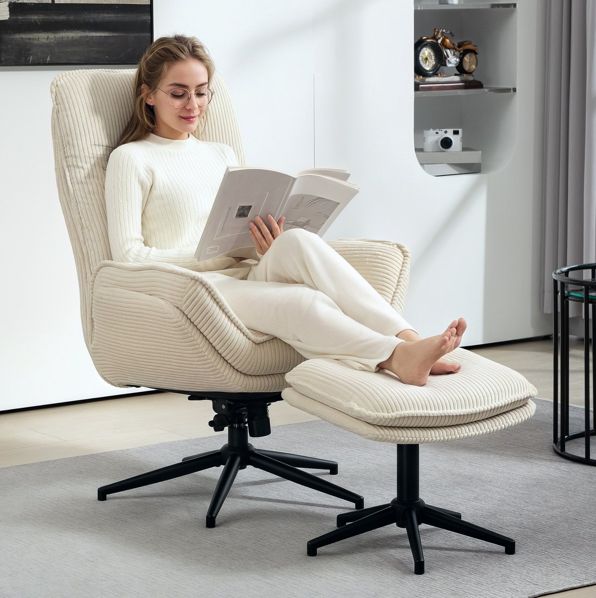 FloraGrace Fauteuil – 360° Draaibare Relaxfauteuil Met Hocker – Verstelbare Rugleuning Tot 130° – Voor Woonkamer En Slaapkamer – Polyester – Beige