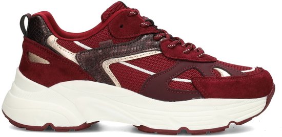 Bordeauxrode POSH by Poelman sneaker met suède, mesh en gouden accenten, op witte zool.