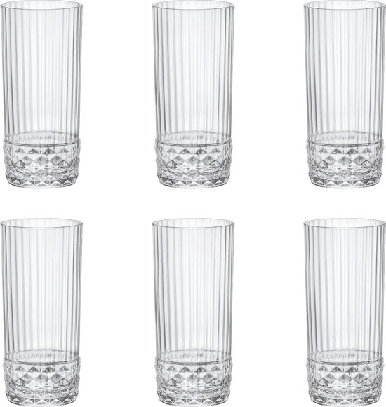 Set van zes lege longdrinkglazen met verticale ribbels en een diamantpatroon aan de onderkant.
