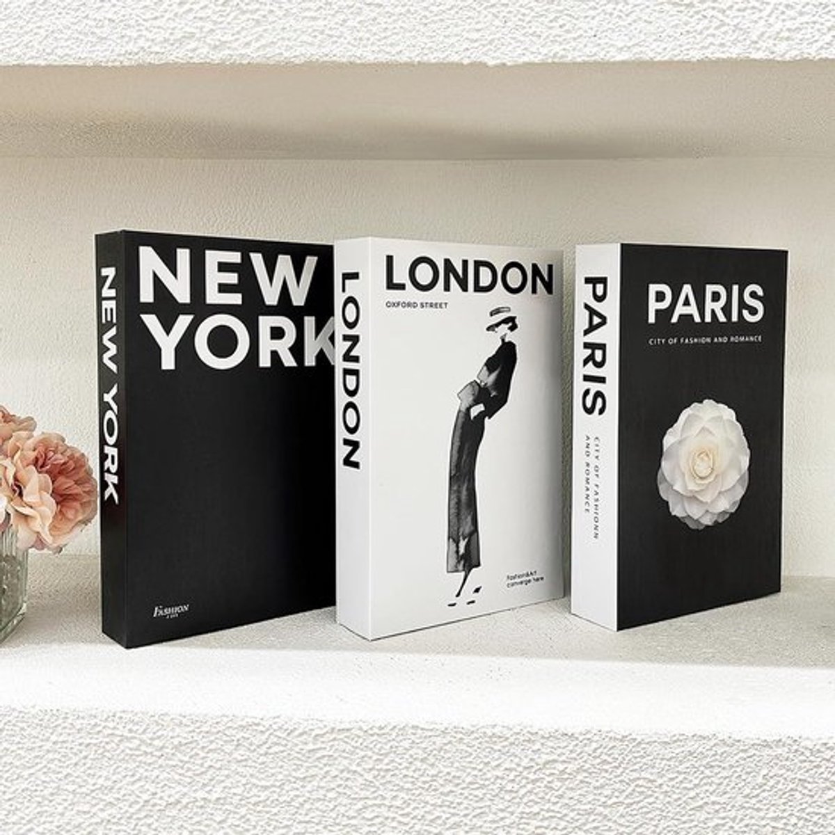 Set van 3 decoratieve boeken voor stijlvolle woondecoratie met kartonnen nepboeken-model.