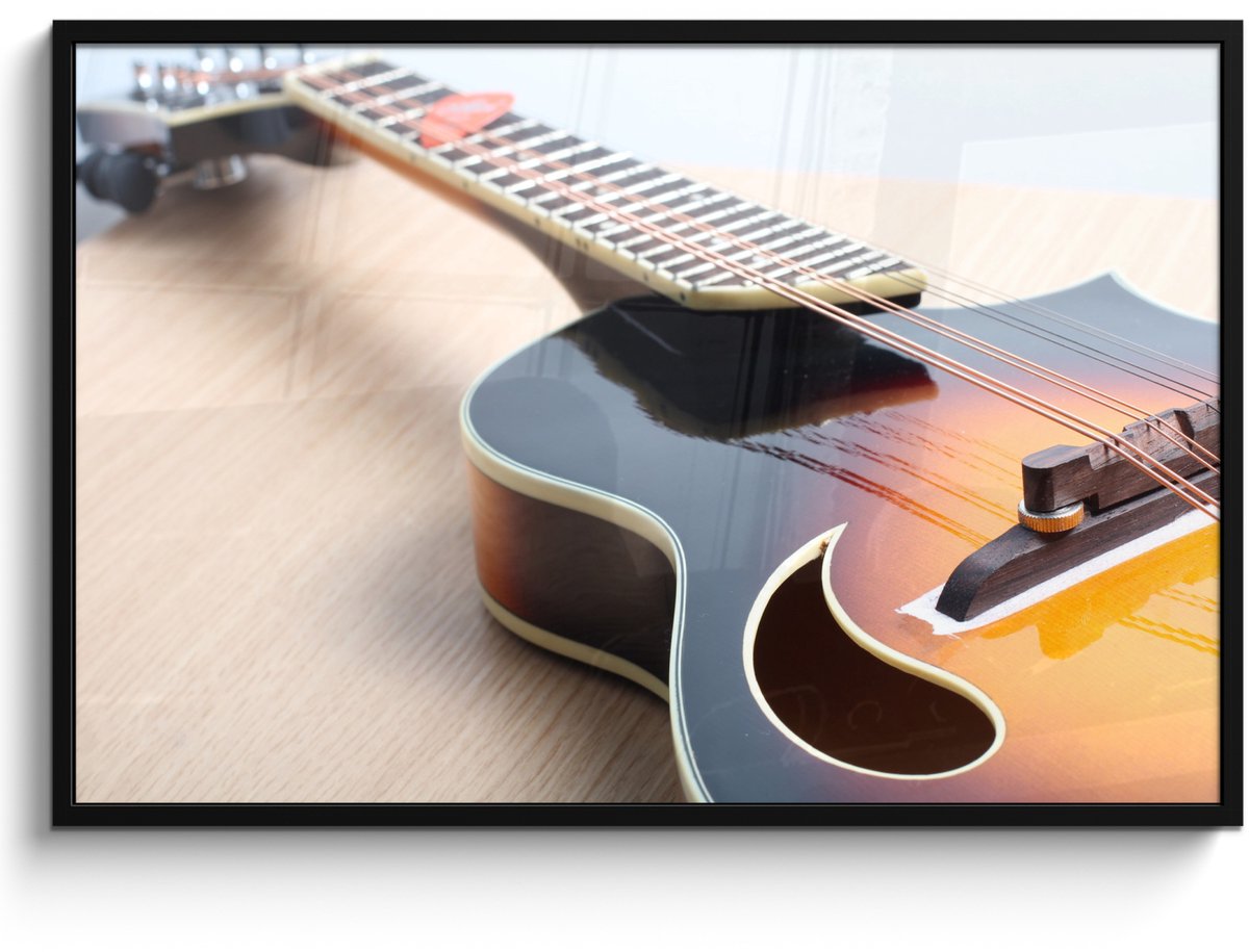 Poster in lijst - Fotolijst 120x80 cm - Posters - Een elektrische gitaar op een houten vlo