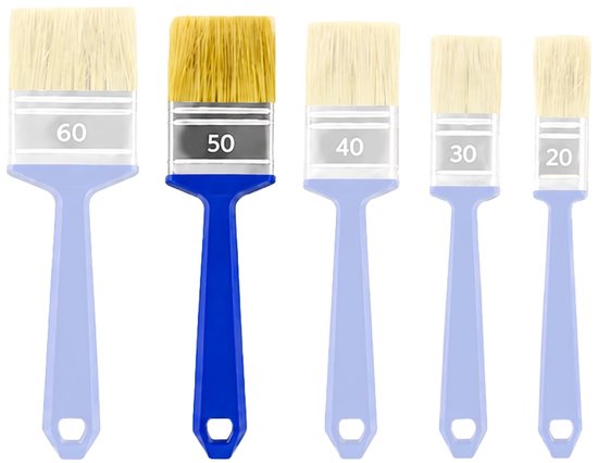 Set van vijf platte verfkwasten in verschillende maten met blauwe handvatten.