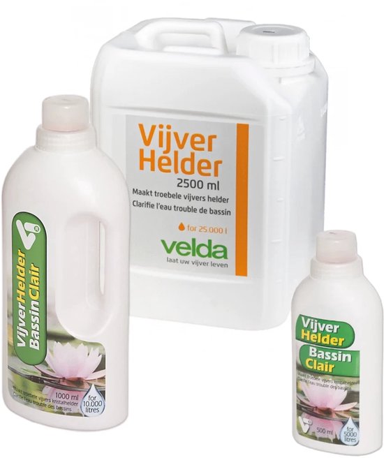 Drie flessen vijverreiniger: een witte jerrycan van 2500 ml en twee witte flessen van 1000 ml en 500 ml.