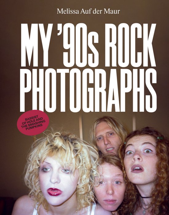 Couverture du livre "MY '90s ROCK PHOTOGRAPHS" par Melissa Auf der Maur, montrant quatre jeunes personnes.