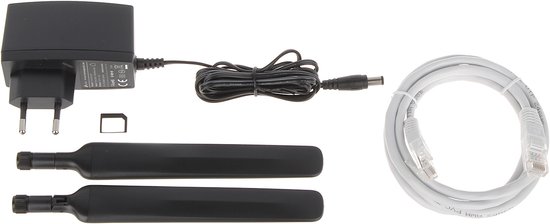 Accessoires voor TP-Link router: stroomadapter, twee antennes, RJ45-kabel en SIM-kaart houder.