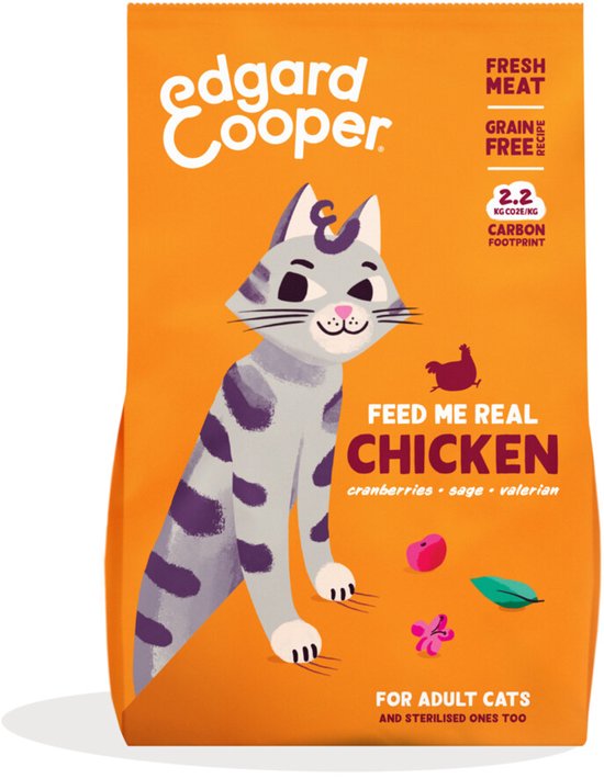Oranje zak Edgard & Cooper kattenvoer met grappige illustratie van een kat, kip en ingredienten. "Feed me real chicken"