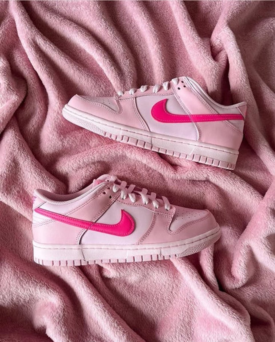 Nike Dunk Low Triple Pink (GS)