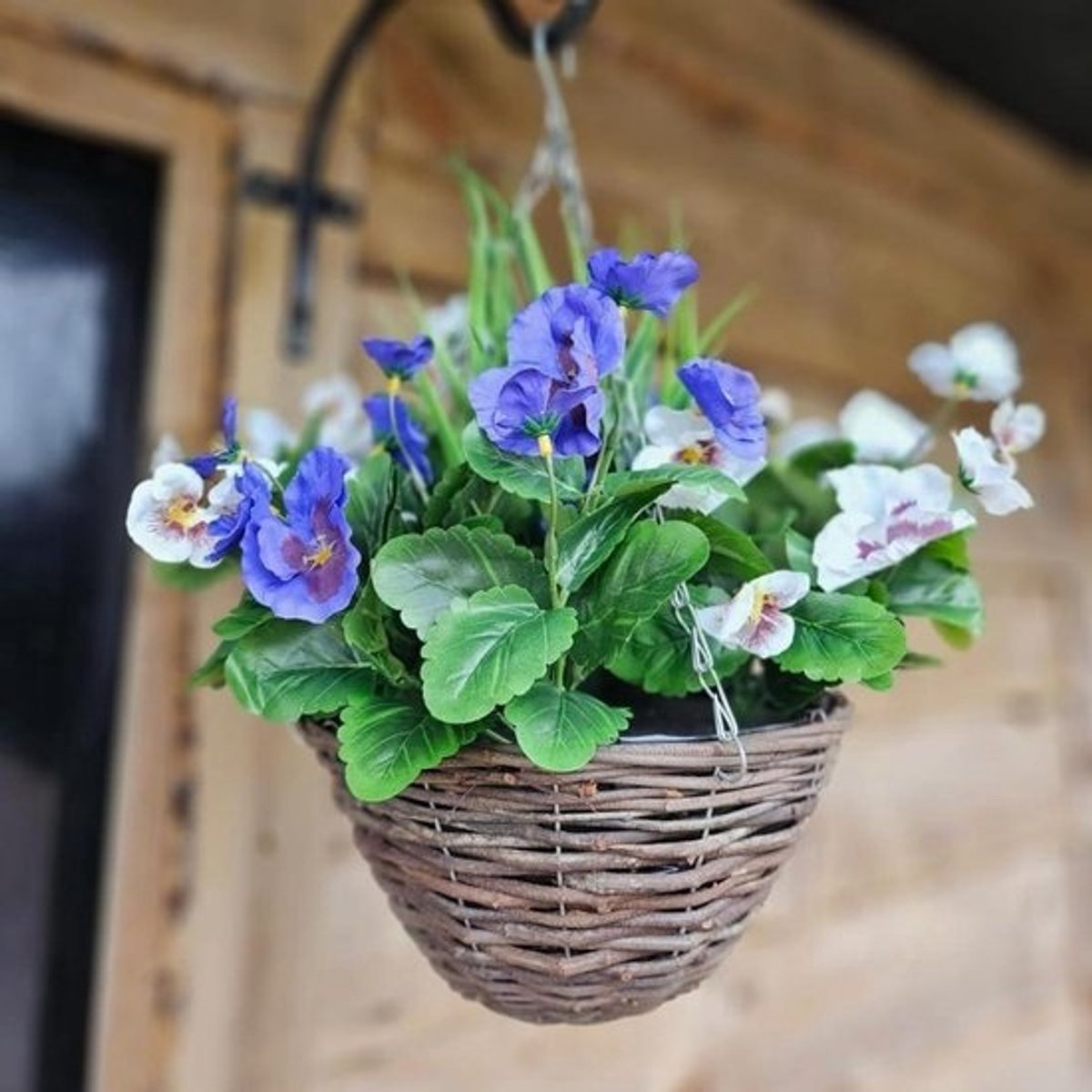 Kunstige Hangende Mand - Nep Bloemen Mand - Buiten Decoratie - Onderhoudsvrij - 25 cm - Paars Wit