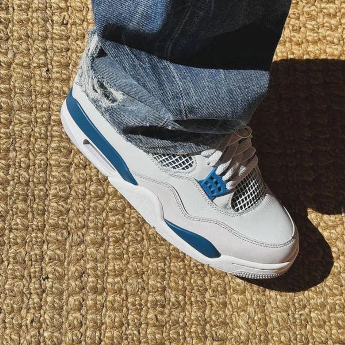 Jordan 4 Retro Military Blue (2024)