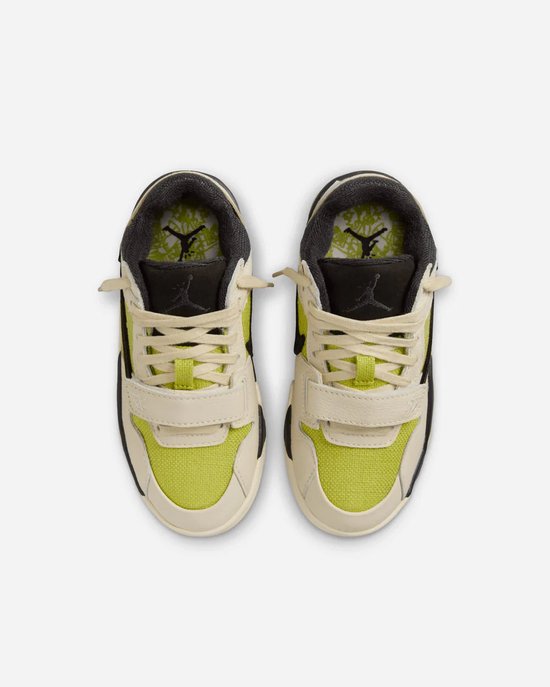 Kindersneakers met crèmekleurig leer, limegroene mesh en zwarte accenten. Met klittenbandsluiting en Jordan-logo's.