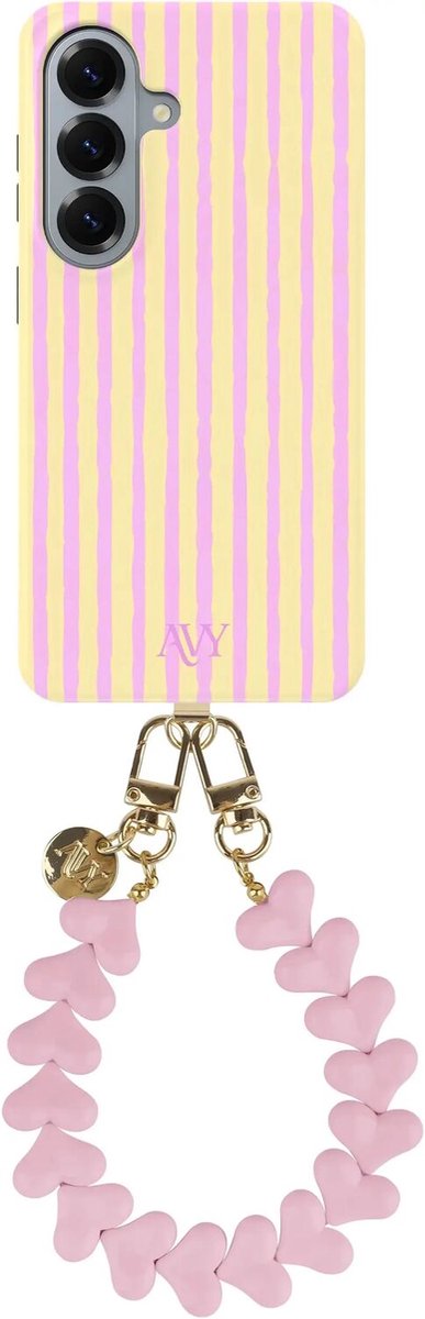 AVY Hoesje Met Telefoonkoord | Geschikt voor Samsung Galaxy S24 | Compatibel met MagSafe & Qi2 | Hard Shell Back Cover | Stijlvol Bijpassend Koord Polsbandje (30CM) | Pink Lemonade