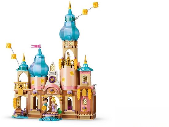 Lego Rapunzel en Flynn op het balkon van het pastelkleurige Disney kasteel. Blauwe torens.