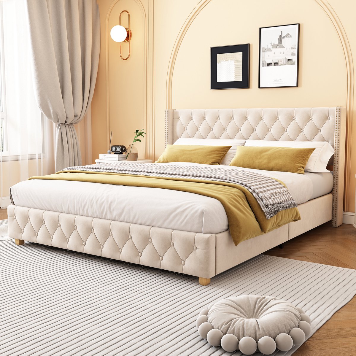 Gestoffeerd tweepersoonsbed 160x200 cm - Elegant getuft knopen- en nagelkopdesign - Lichtbeige fluweel - Robuuste houten poten - Inclusief 12-delige lattenbodem