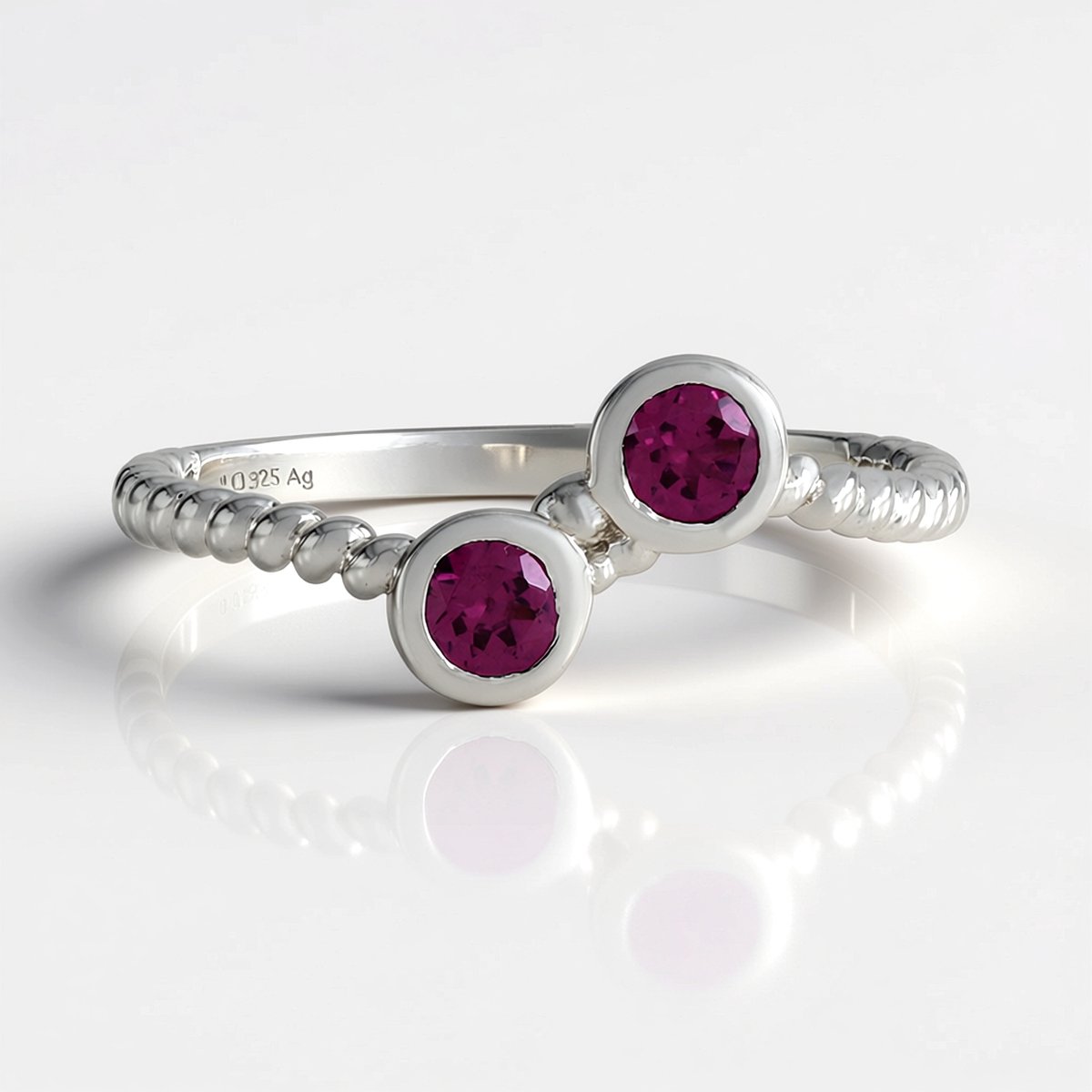Cavill - Ring 925 Sterling Zilver Gerhodineerd - 0,482 ct Rhodoliet Rondgeslepen - Elegante Zilveren Ring met Bezetting - Rode Edelsteen Sieraden