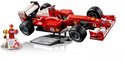 Voiture de course LEGO Ferrari F2004 rouge aux accents blancs, sur un présentoir avec une figurine de Michael Schumacher tenant une coupe.