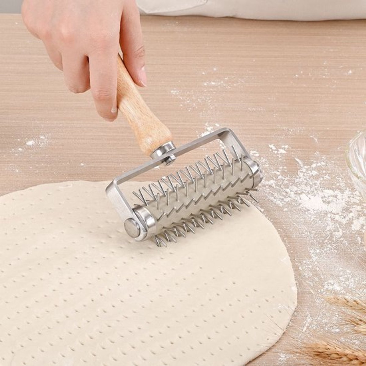 Gereedschap van roestvrij staal voor het bakken van pizza, cake, taart, brood en gebak, deegnaalden en -rollers.