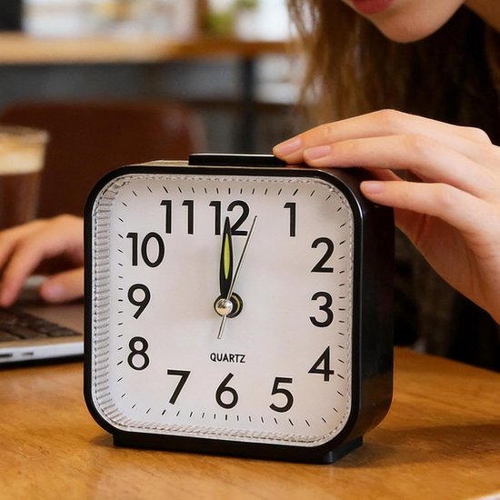 Wandklok met nachtlampje - Bureauklok Kamerdecoratie - Rustig Wakker Worden - Stille Beweging - 9 cm - Uniek — afbeelding 3