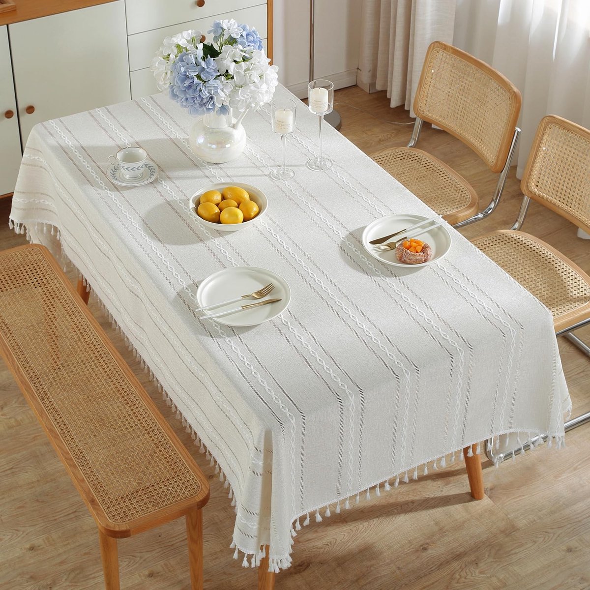 Omgoods - Bohemian Tafelkleed 90x90cm met Macramé Kwastjes en Gestreept Patroon
