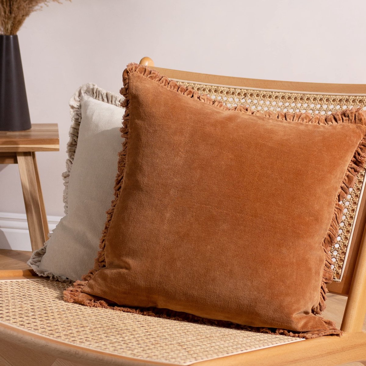 Omgoods - Katoenen Fluweel Sierkussen met Veren Vulling Rust 45x45cm