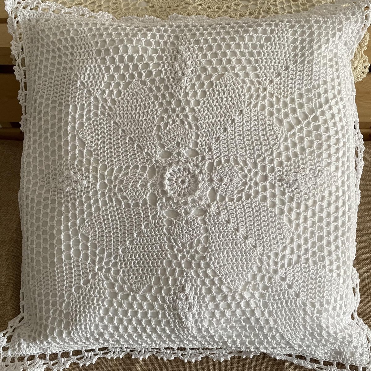 Omgoods - Handgehaakte Kussenhoes 40 x 40 cm in Wit