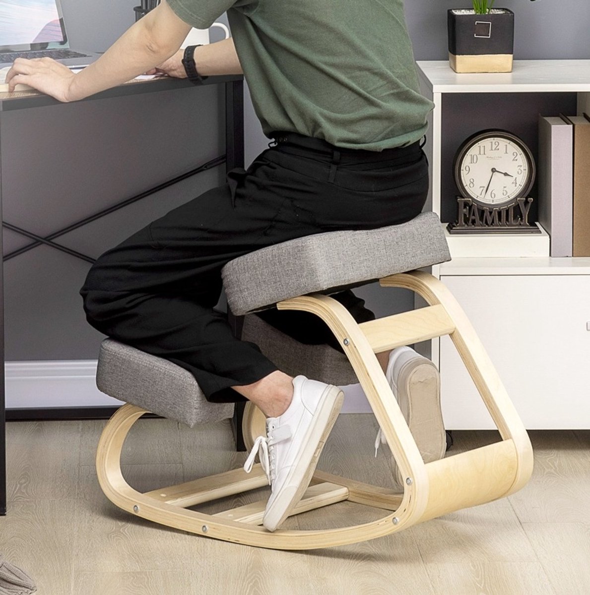 MEUNIQ ergonomische kniestoel 51 x 69 x 58 cm met verstelbare zithoogte 51-58 cm, houten frame, grijze polstering, zonder armleuningen, bureaukruk voor kantoor